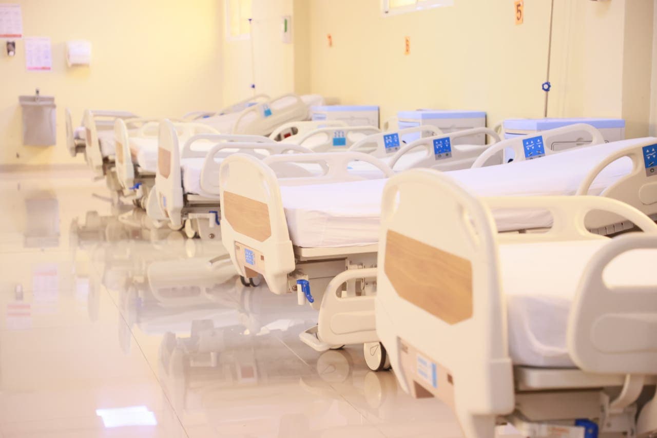 Hospitales públicos tienen 75% camas Covid disponibles, dice el SNS