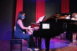 Gobierno y Embajada de Japón dona 4 pianos a la Facultad de Artes