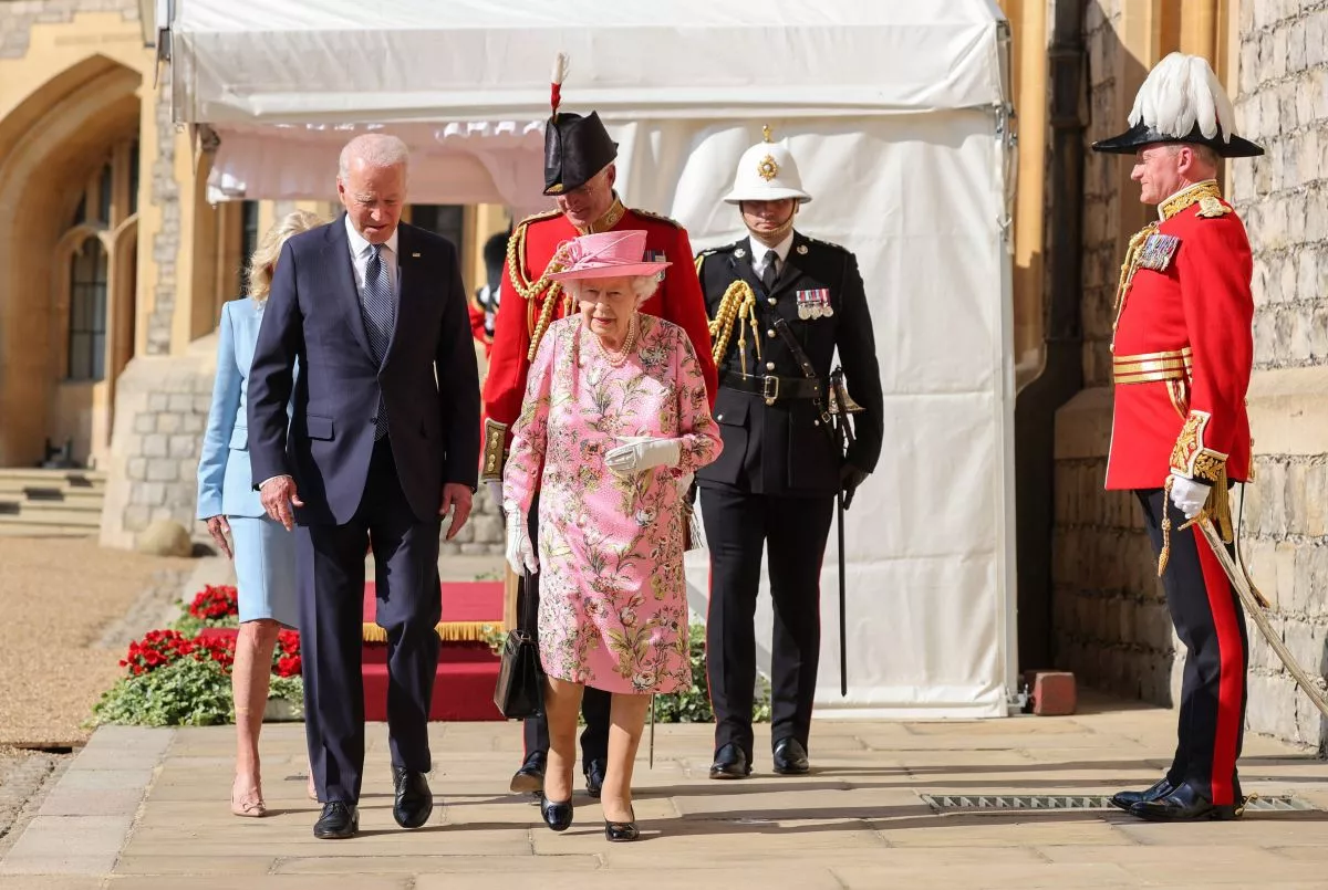 Biden invita a la Casa Blanca a la reina Isabel: 