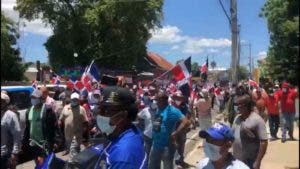 Protestan en Dajabón contra construcción de canal en río Masacre