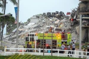 Hay 51 desaparecidos tras el derrumbe de un edificio en Miami Beach, según canal de TV