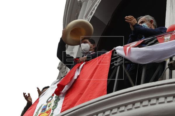 Avance de Castillo hacia Presidencia de Perú sacude la bolsa y el dólar