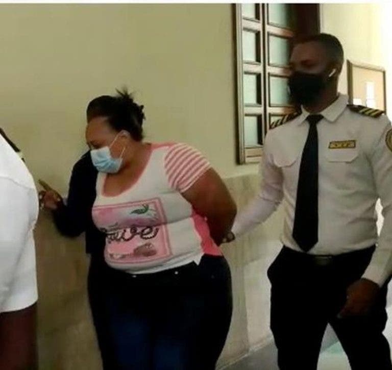 Tres meses de prisión contra mujer acusada de matar a golpes a su hijastro 