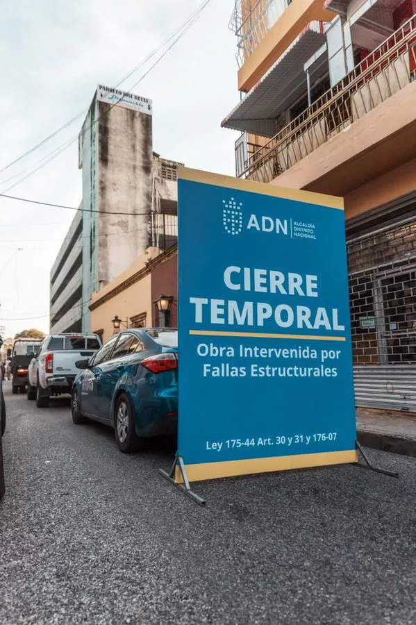 Alcaldía cierra parqueo de la calle José Reyes, en Ciudad Colonial