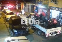 Banda armada roba motores en Maquiteria y atemoriza a policías