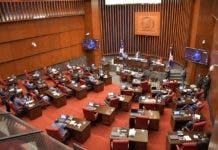 Senadores piden postergar reforma fiscal y diputados califican propuesta de chantaje