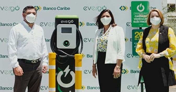 Banco Caribe inaugura una estación Evergo en Santiago