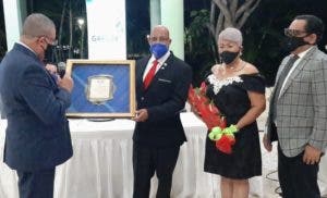 Sociedad Dominicana de Urología reconoce a galeno