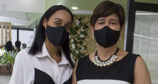 Brittany Soto y Elisa Reynoso.