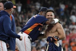 Con jonrón de Altuve, los Astros dejan en el terreno a los Yanquis