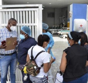 Internamientos por Covid-19 bajan en hospitales