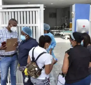 Internamientos por Covid-19 bajan en hospitales