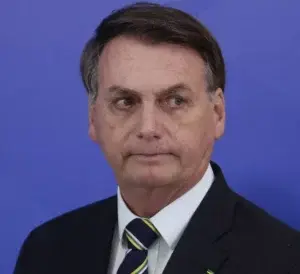 Bolsonaro se exalta y afirma que Lula tiene «una historia sucia»