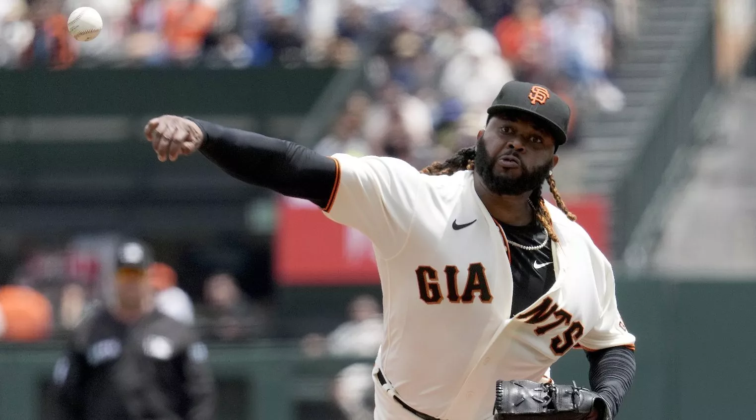 Johnny Cueto luce impecable al maniatar Dodgers