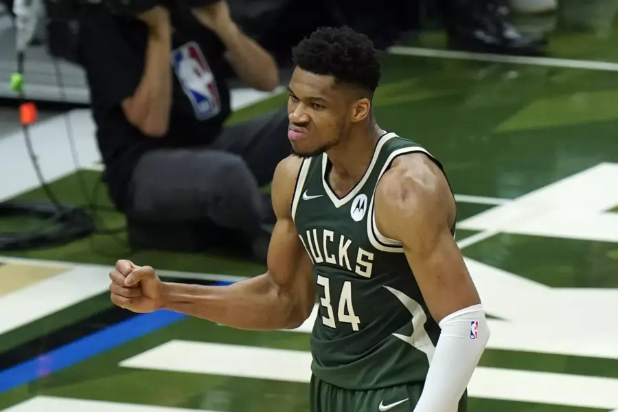 NBA-FINALES-ANTETOKOUNMPO