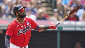 Con dos jonrones de Franmil Reyes, Indios derrotan a Cardenales