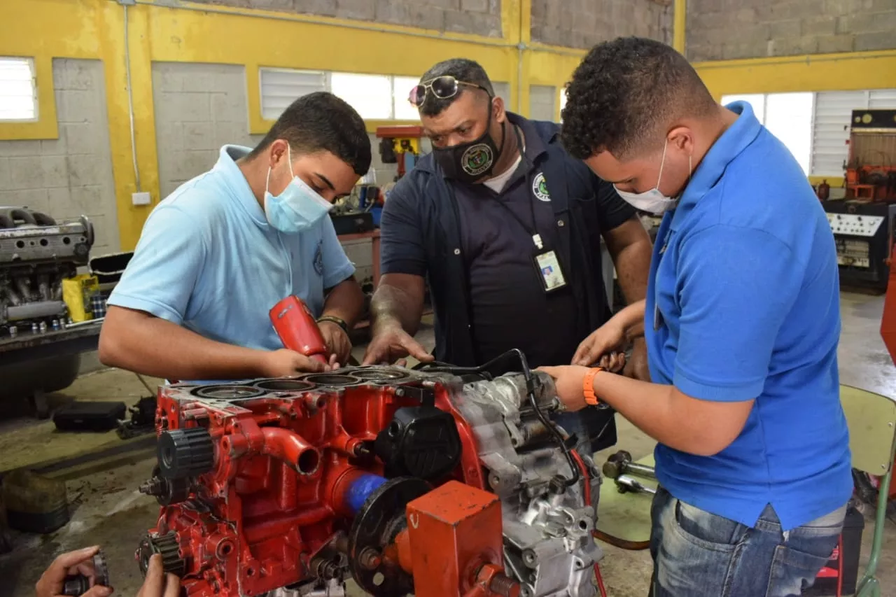 Escuelas Vocacionales FF.AA y PN anuncian inscripciones para el año 2022