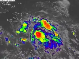 Centro del Huracán Elsa se ubica 210 km al Sur de Santo Domingo