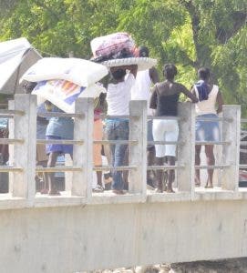 Mercados binacionales abiertos desde ayer