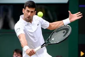 Djokovic gana con dificultad en Serbia