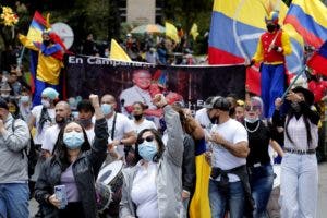 Una protesta pacífica llena de color y música las calles de Colombia