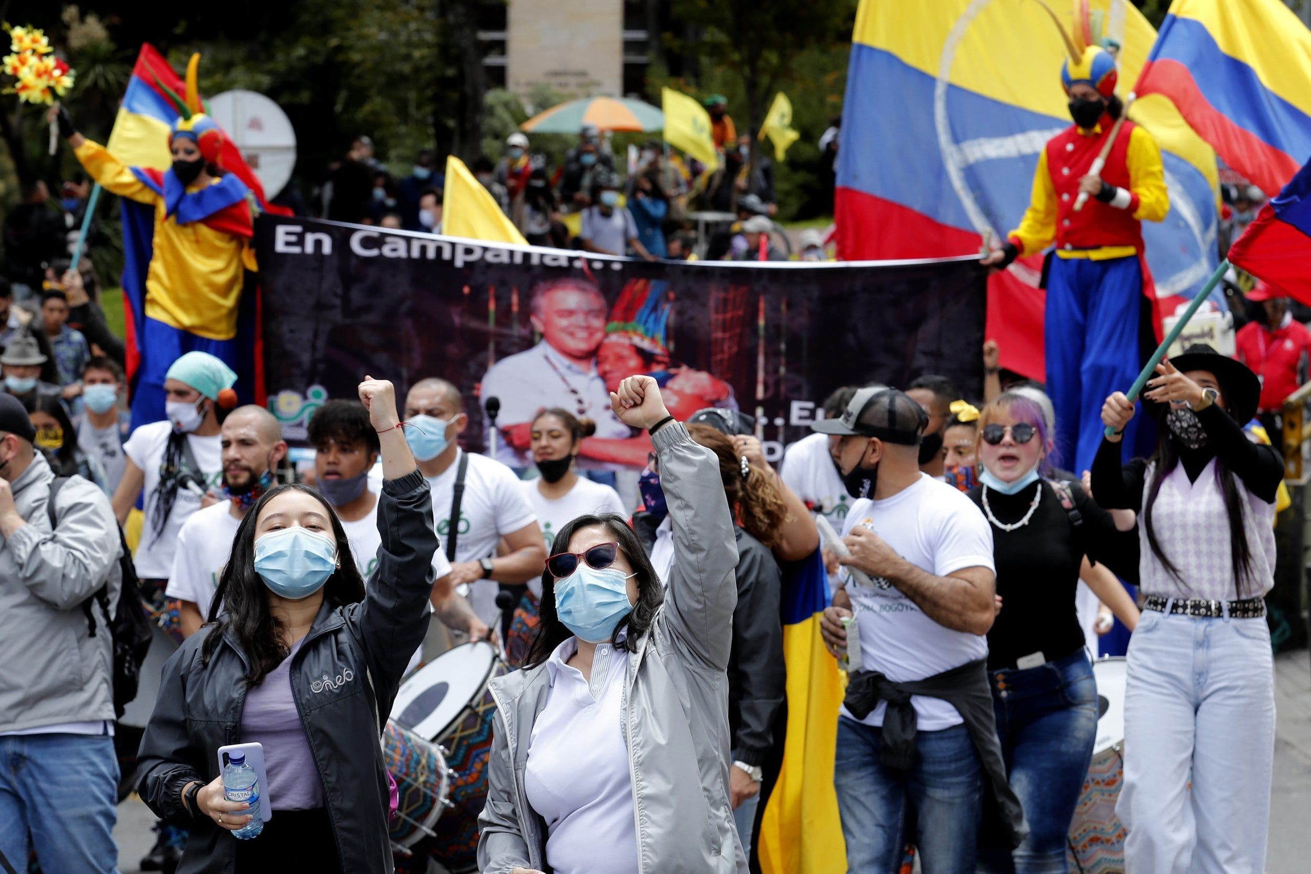 Una protesta pacífica llena de color y música las calles de Colombia