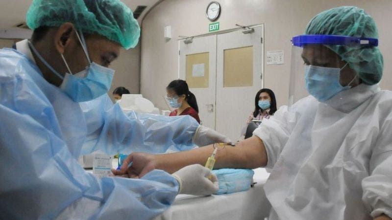 La emergencia por la que expertos en Indonesia piden una tercera dosis de la vacuna Sinovac