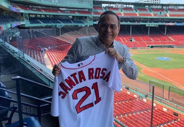 Gilberto Santa Rosa hará el lance de honor en partido entre Boston y Toronto