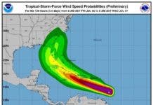 El huracán Elsa se intensifica en su avance por el este del Caribe