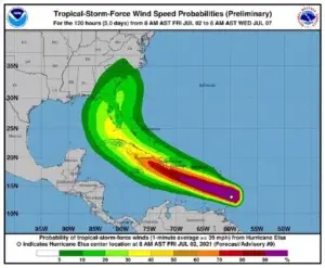 El huracán Elsa se intensifica en su avance por el este del Caribe