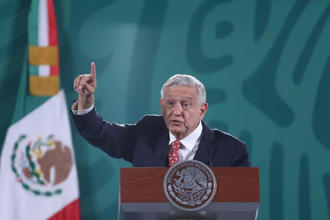 Incendio en ducto submarino de Pemex no fue intencionado, dice López Obrador