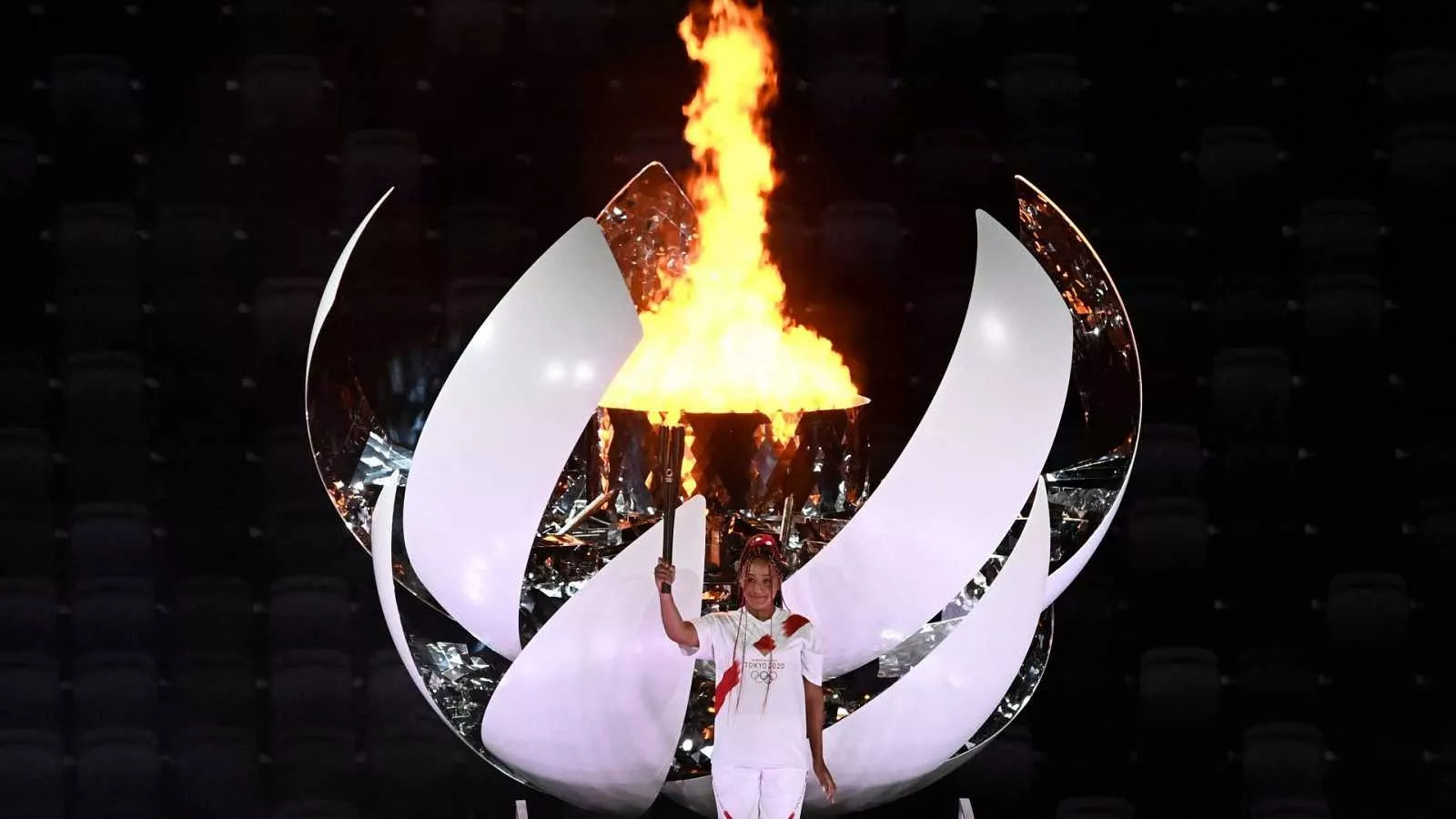 Naomi Osaka, hija de haitiano y de japonesa enciende el pebetero olímpico