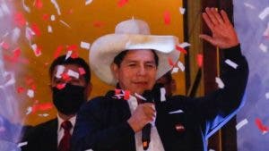 Quién es Pedro Castillo, el maestro rural que desde la izquierda desafía a las élites de Perú