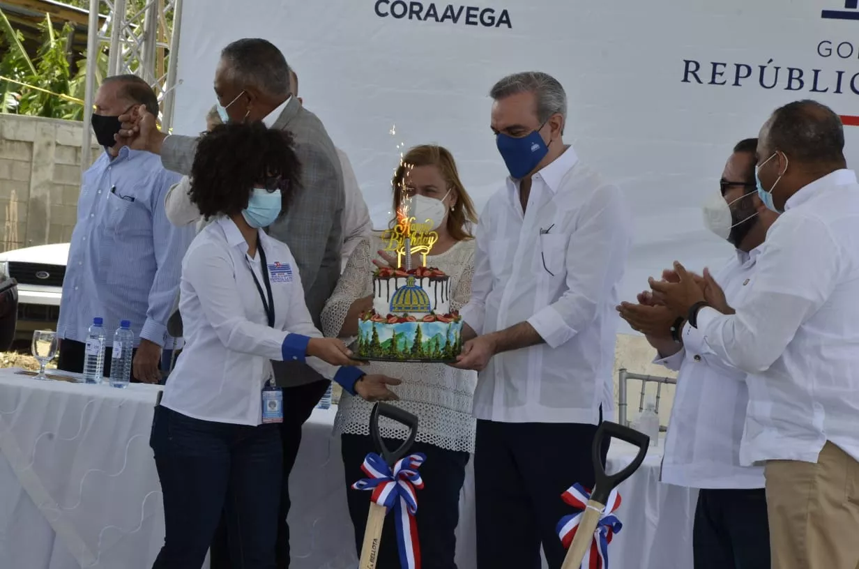 Celebran por adelantado cumpleaños del presidente Abinader en Constanza