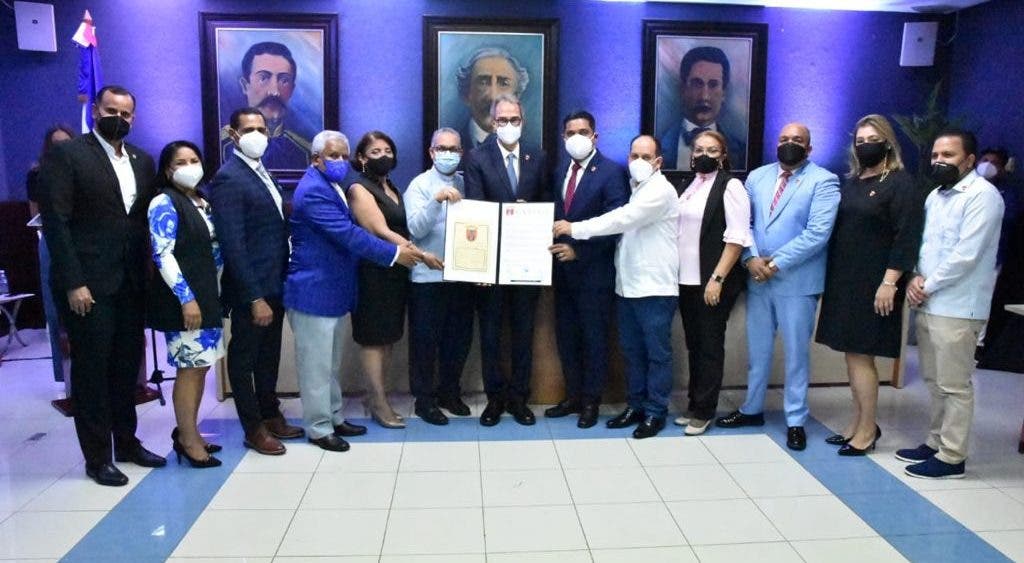 Ayuntamiento de La Vega reconoce a José Mármol como hijo meritísimo