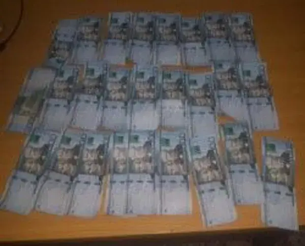 Policía apresa hombre con dinero falso