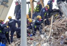 Tormenta amenaza rescate en edificio derruido en Florida