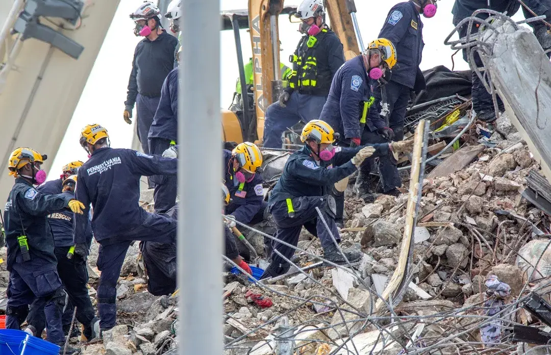 Tormenta amenaza rescate en edificio derruido en Florida