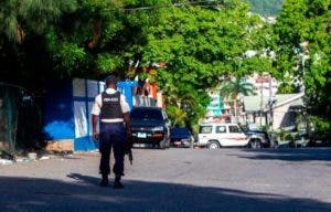 Cuando los mercenarios llegaron a la residencia de Moise la puerta de seguridad estaba abierta