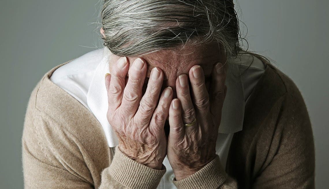Edad y antecedentes familiares, lo que hay que “oír” en Alzhéimer