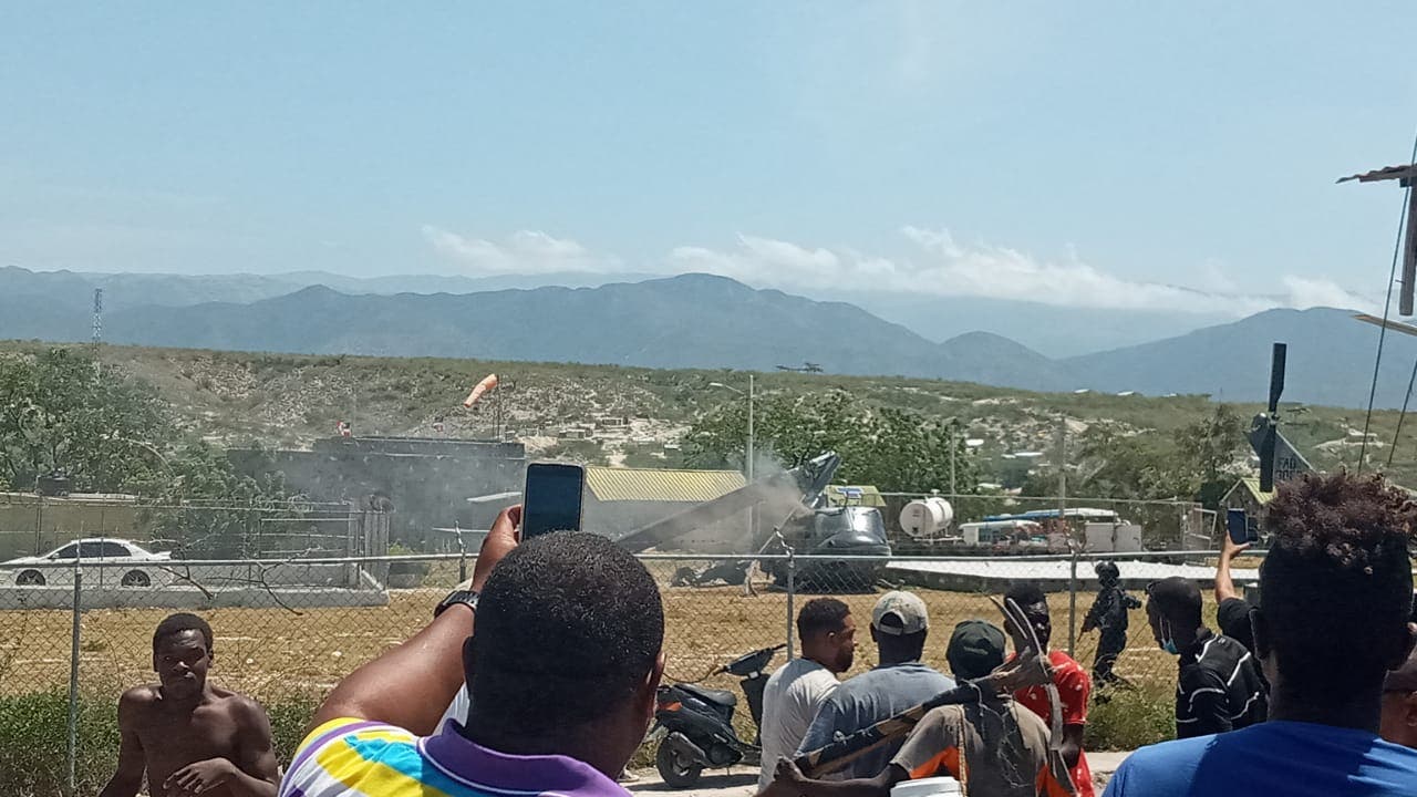 Se precipita helicóptero dominicano en la frontera con Haití