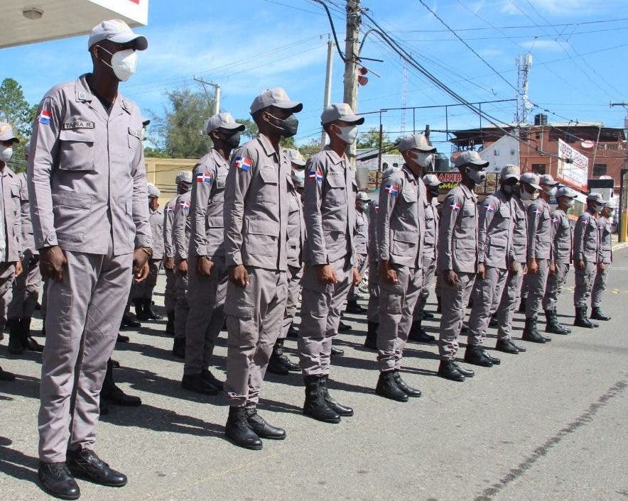 Policías cobrarán RD$20,000 desde enero, dice ministro de Interior