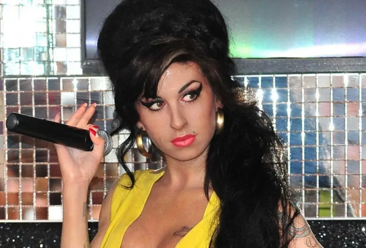 “Back to black”, la película que busca retratar a Amy Winehouse más allá de la tragedia