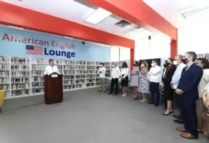 Embajada EE. UU. y Domínico-Americano inauguran segundo American English Lounge