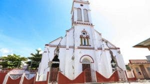 La iglesia del Sagrado Corazón quedó gravemente dañada tras un terremoto de magnitud 7,2, en Haití.