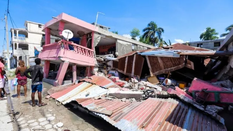 El papa Francisco pide la ayuda y solidaridad internacional tras el terremoto en Haití