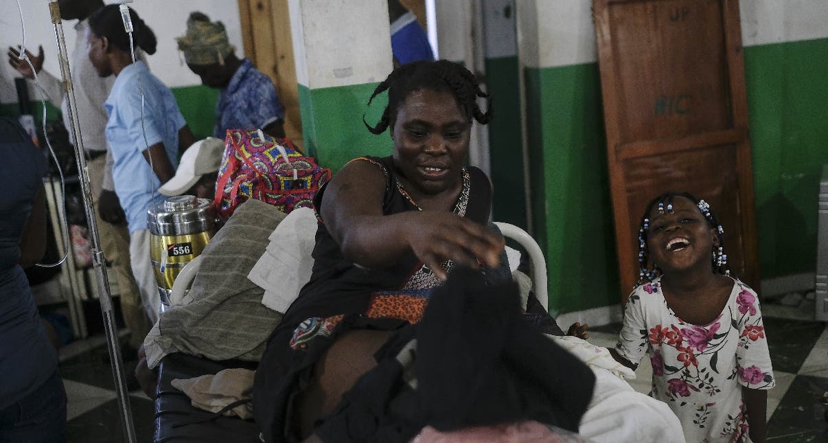 Haitianos se van del hospital a la calle