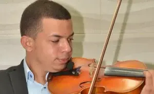 Oniel Santana alza el vuelo y se deja sentir como  joven violinista