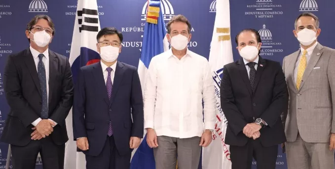 Avelino Rodríguez, Inho Lee, Víctor Bisonó, Hugo Rivera y Federico Cuello Camilo.