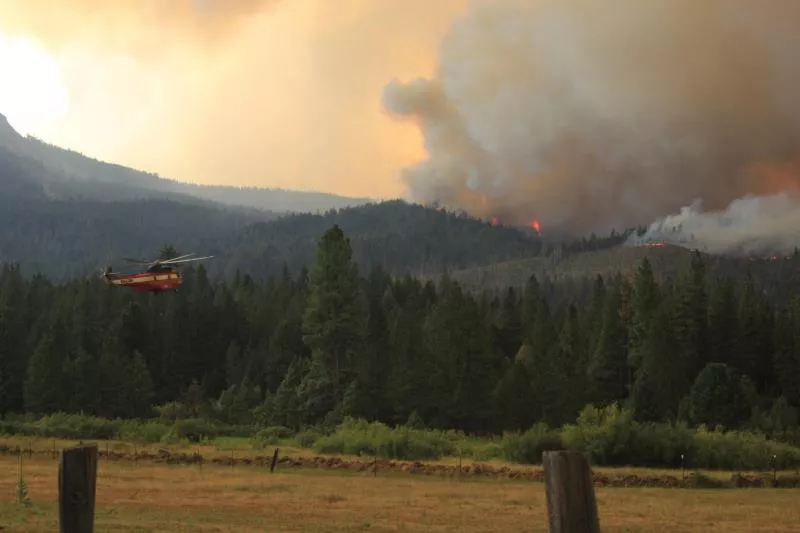 Al menos ocho desaparecidos en zona afectada por enorme incendio en California